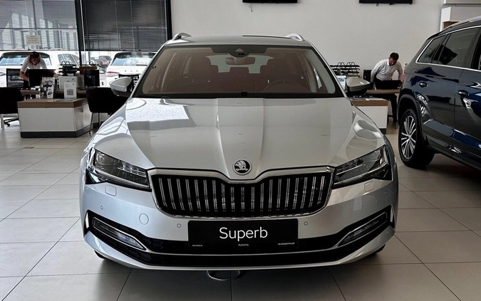 Skoda Superb cena 194640 przebieg: 4, rok produkcji 2024 z Kostrzyn małe 92